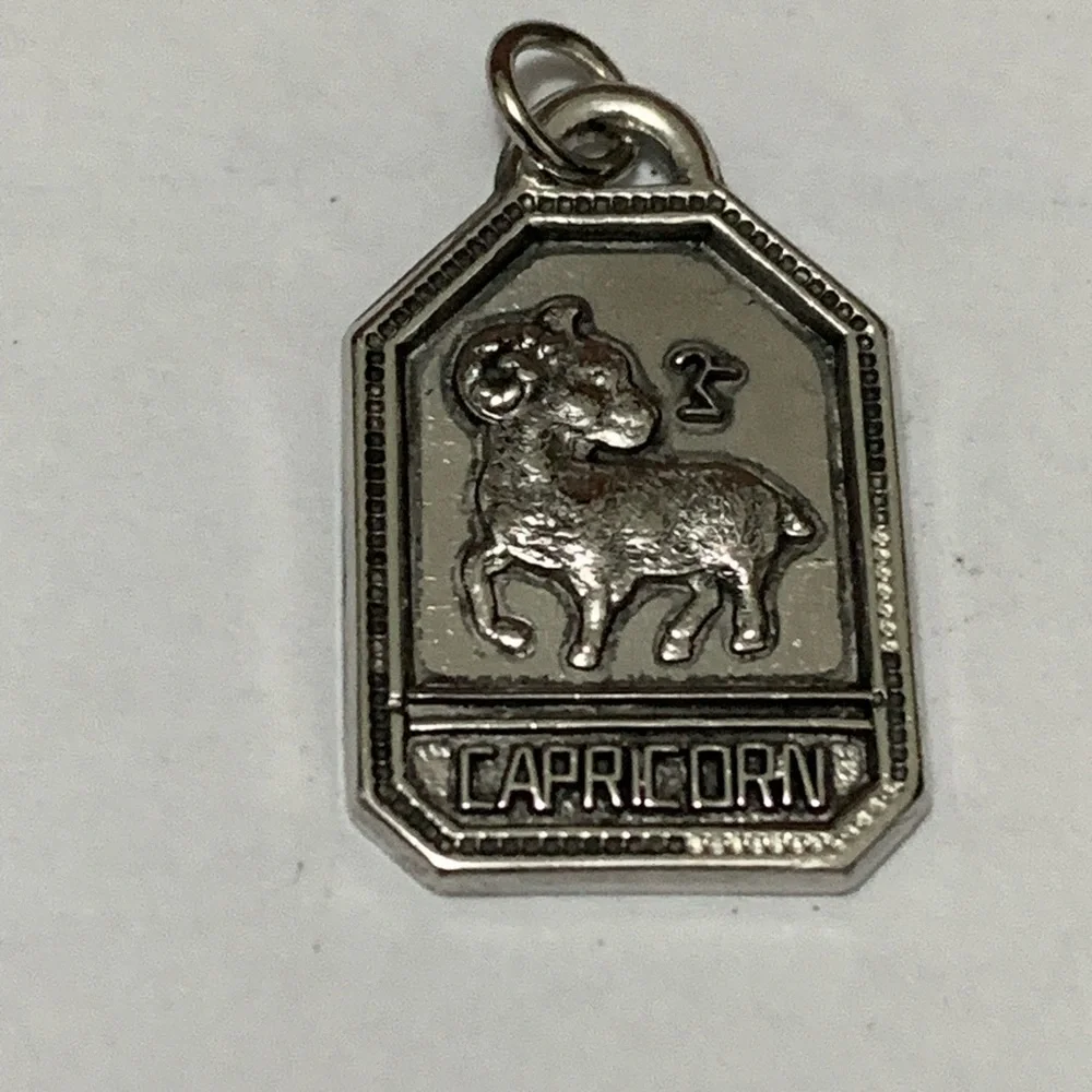 CAPRICORN zodiac pendant-charm with 18” chain New Vintage sterling silver - Picture 8 of 10